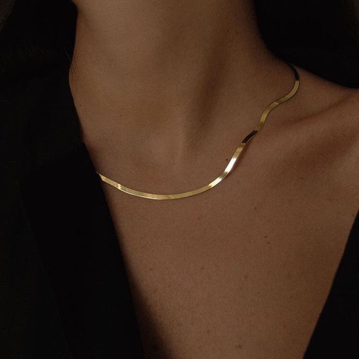 Neve gold snake chain necklace