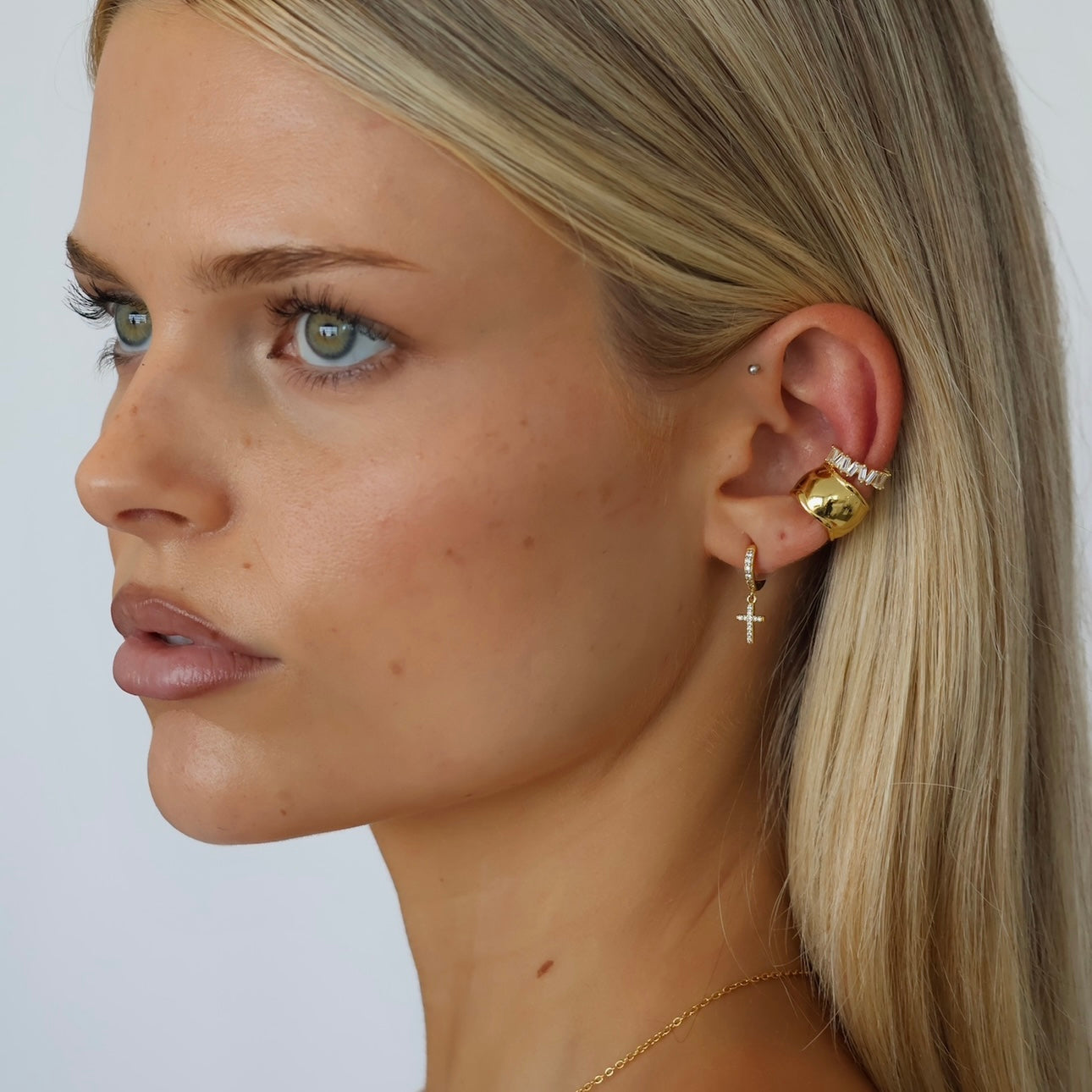 Mila Chunky Ear Cuff - Gold