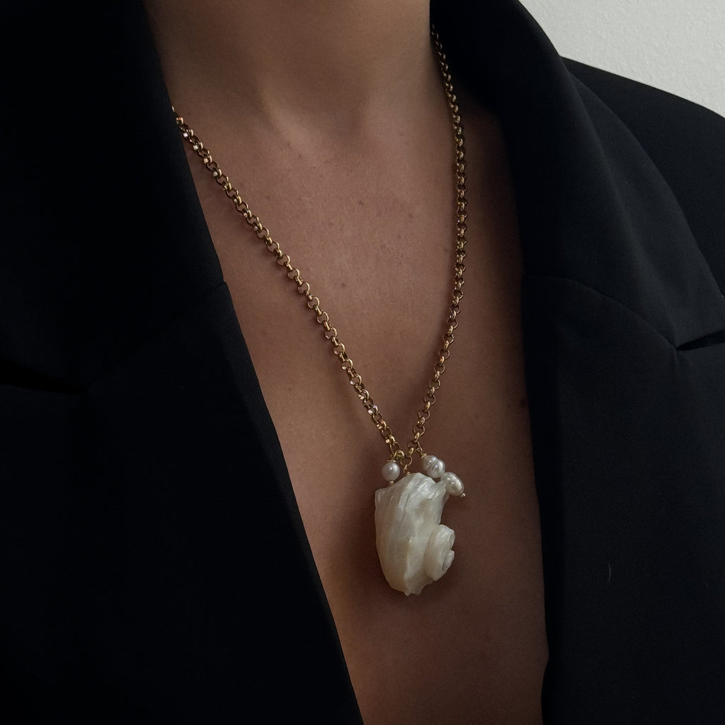 Kalia Shell Necklace – 18k gold-plated chain with hand-carved shell pendant and freshwater pearl accents, coastal luxe jewellery piece