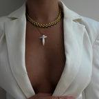 Zali Chunky Chain Necklace – 18k gold-plated bold interwoven chain with toggle clasp, luxe editorial statement jewellery.