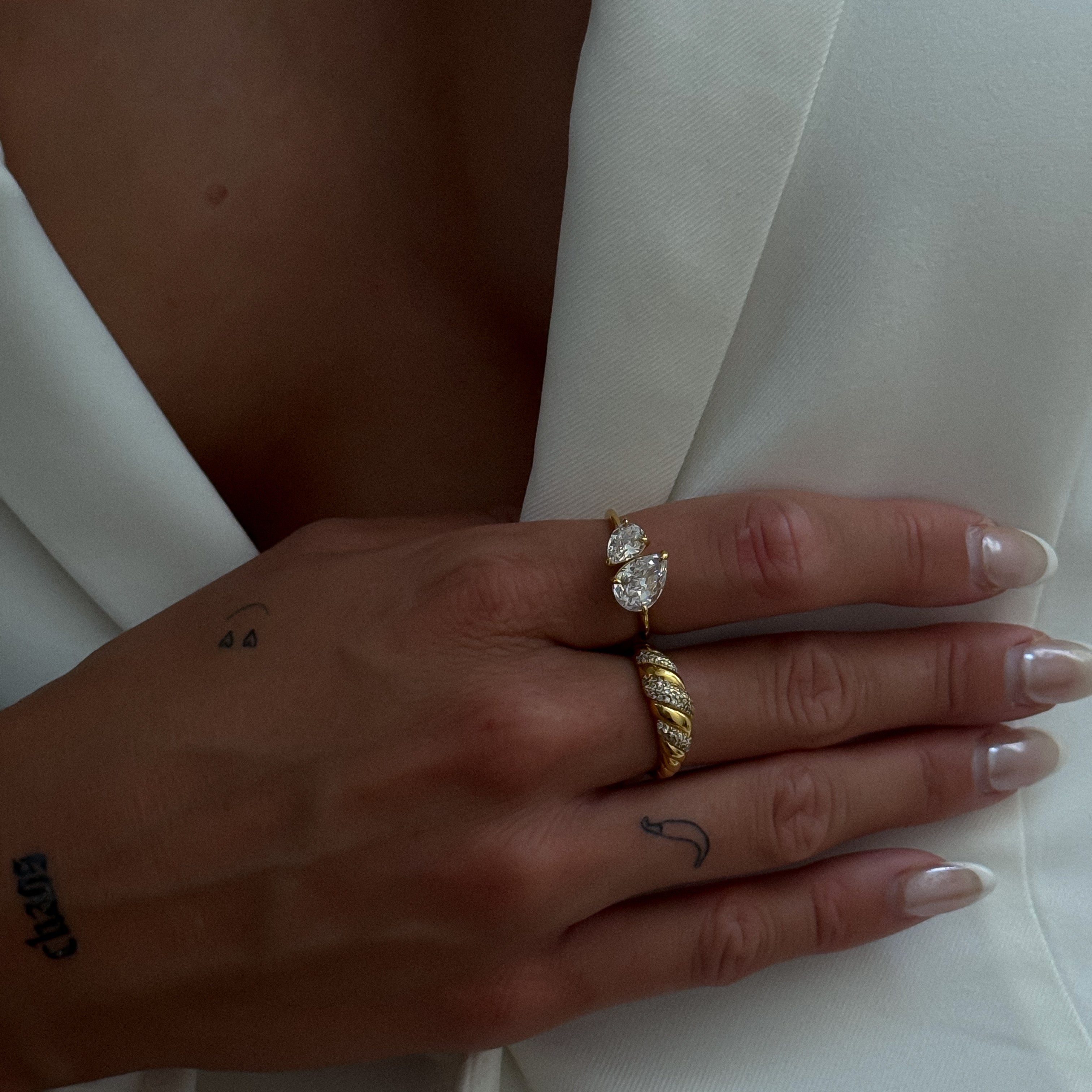 Gold-plated sterling silver ring with dual pear-cut luminous stones - Zaya collective