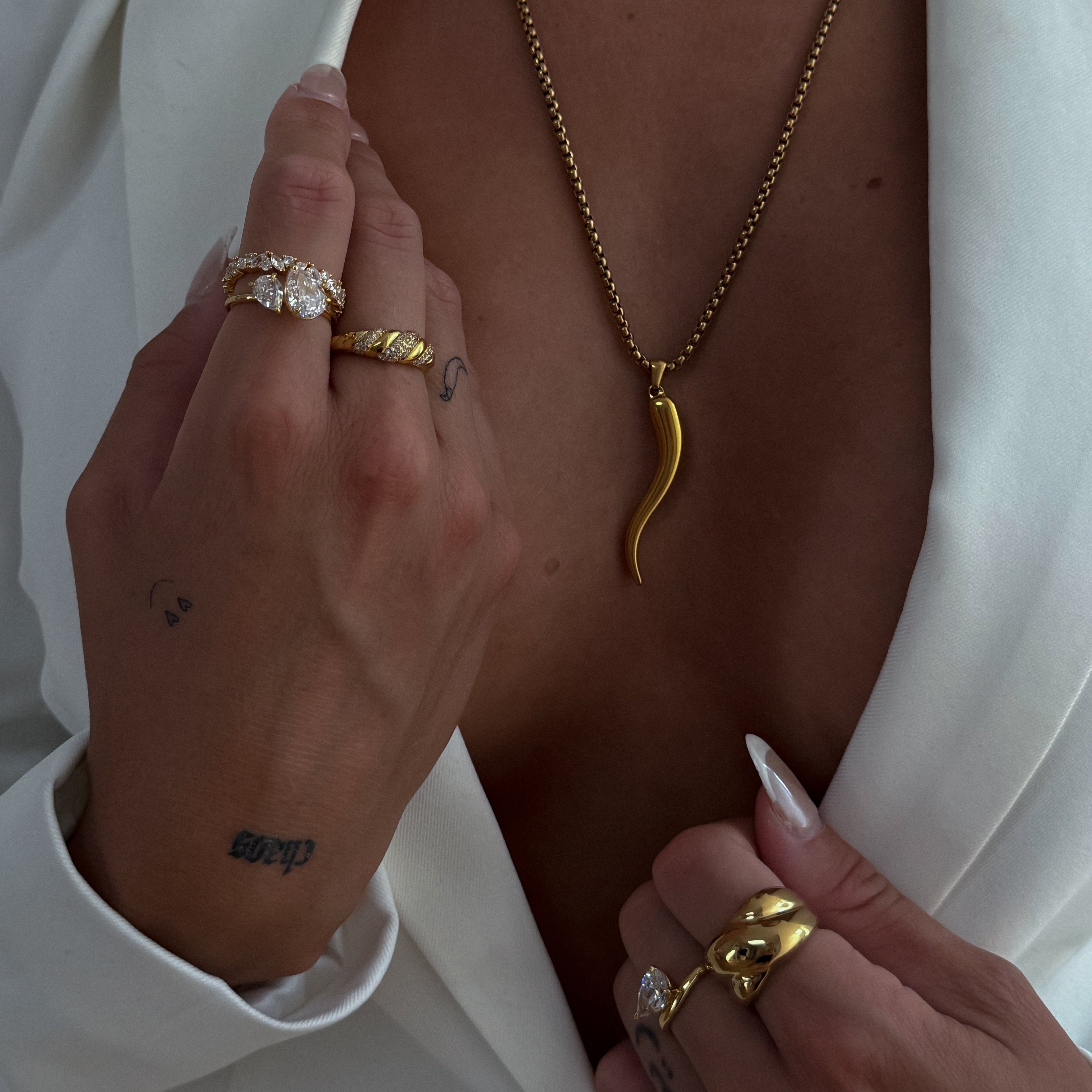 Gold-plated sterling silver ring with dual pear-cut luminous stones - Zaya collective