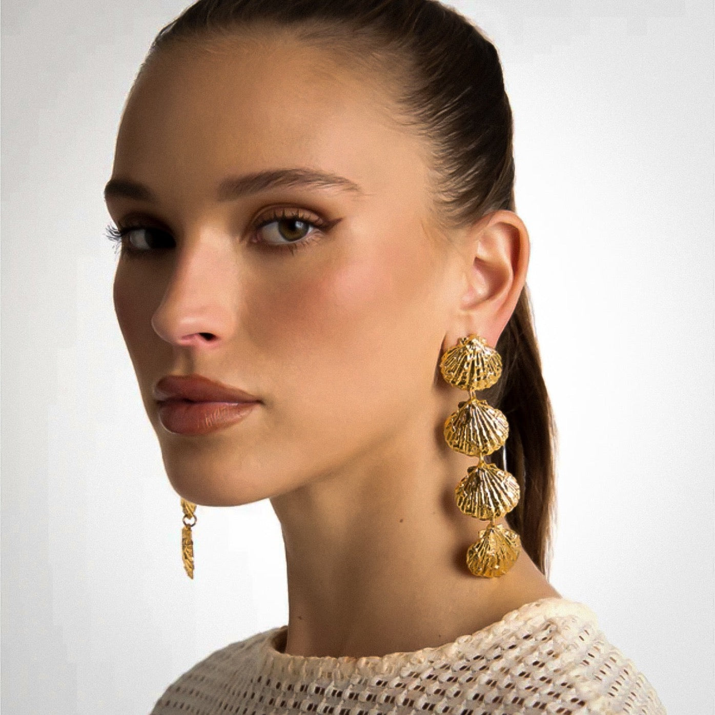 Zaya collective 18k gold shell drop earrings
