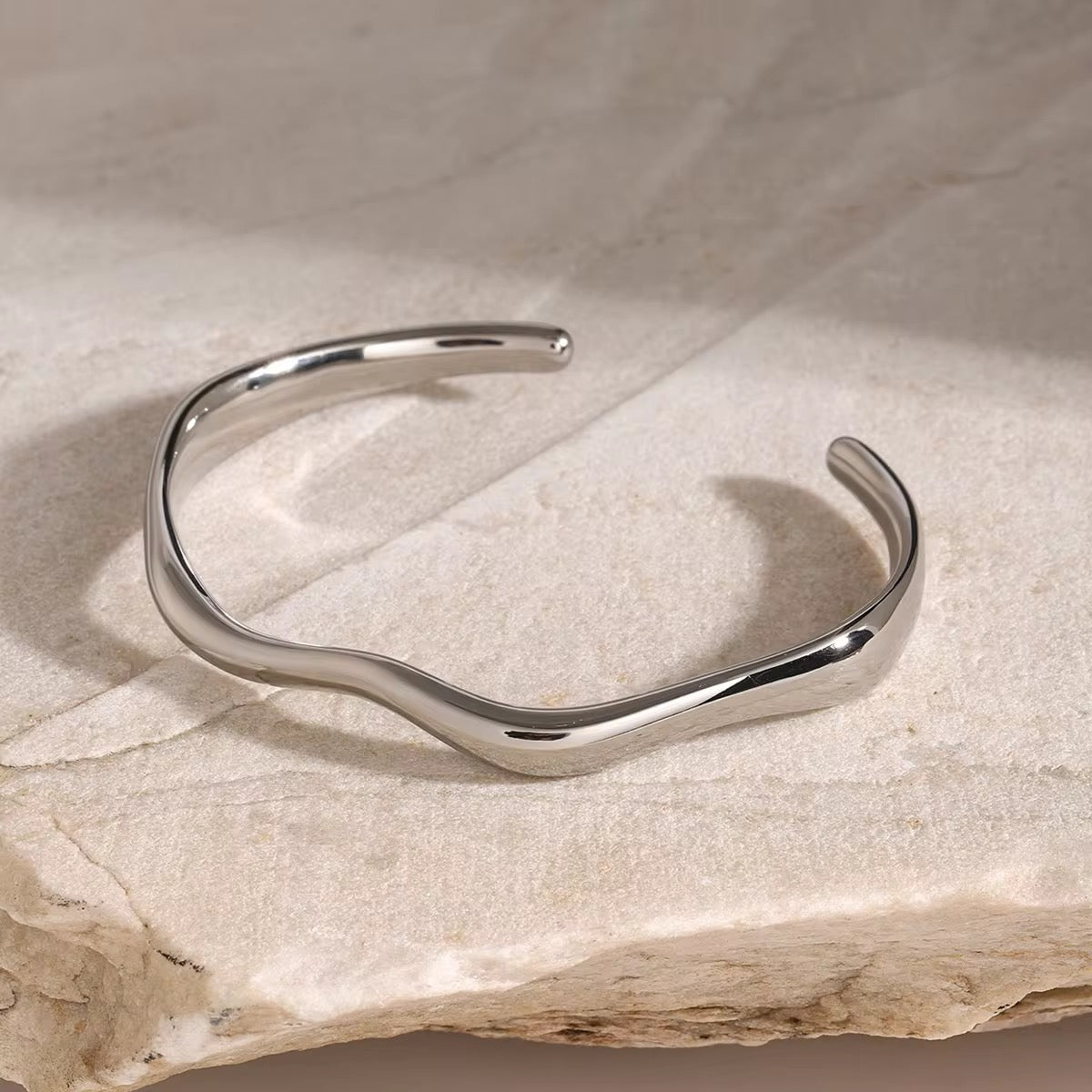 Tarni Sculpted Bracelet - Silver zaya collective