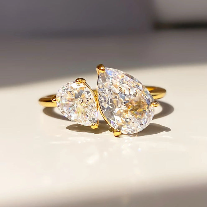 Gold-plated sterling silver ring with dual pear-cut luminous stones - Zaya collective