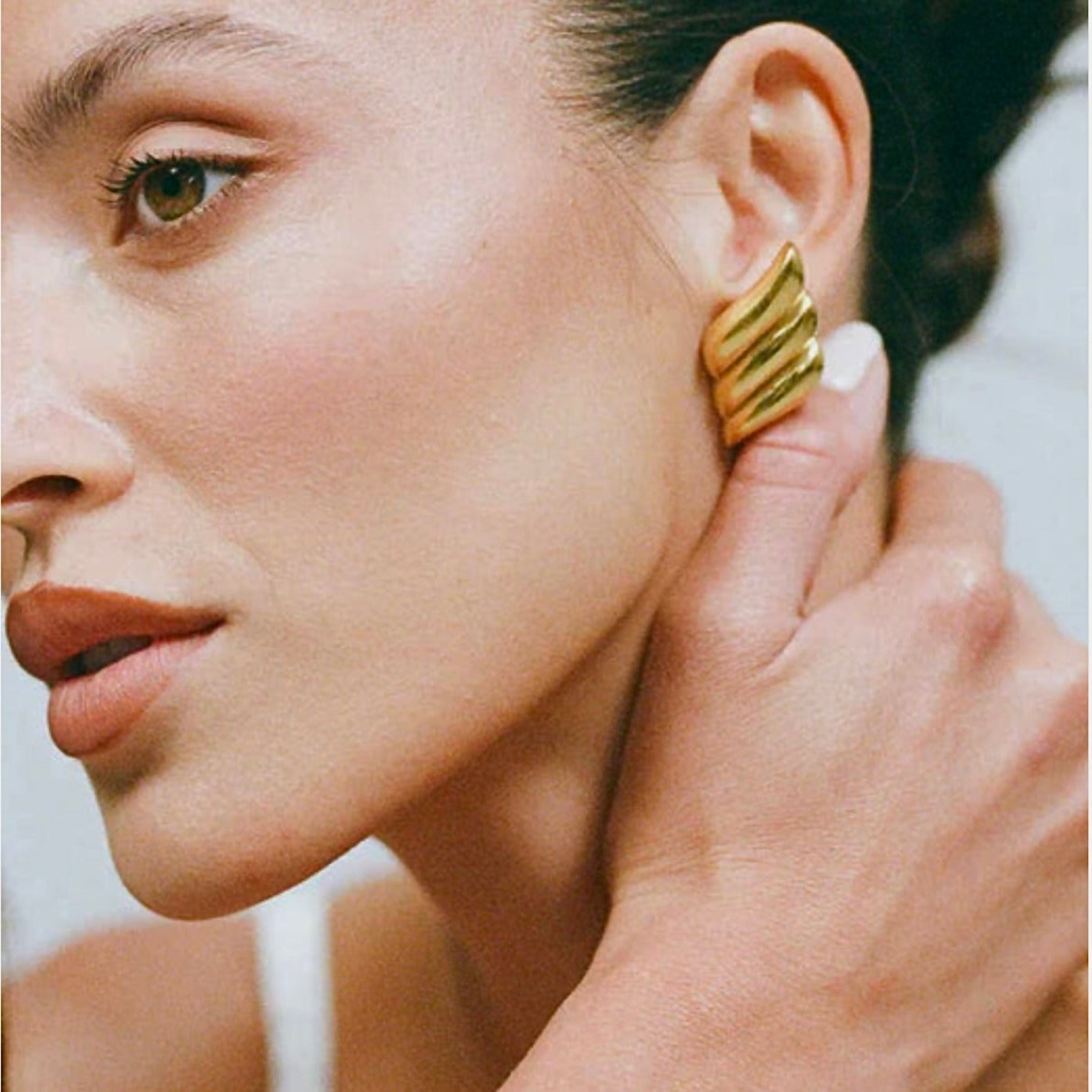 zaya collective 18k gold earrings