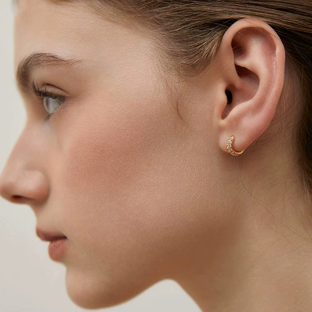 Mika Mini Huggie Earrings – 925 sterling silver with 18k gold plating and pavé detailing, small hoop earrings for everyday wear.